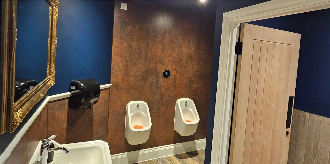 chamber 22 mens room